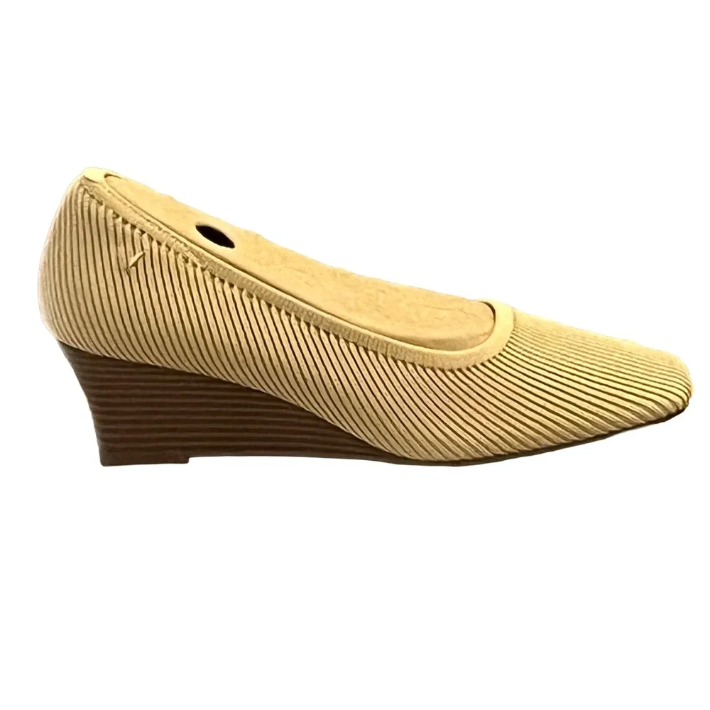 Vivaia Margot Wedge Shoes Womens EU41 US10 Almond Square Toe New With Box